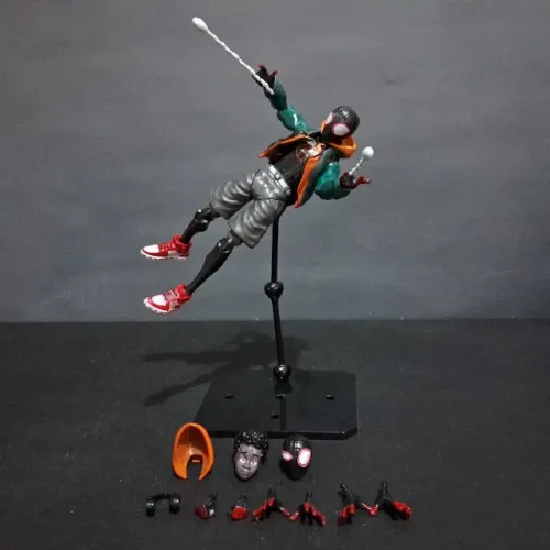 Action Figure Articulável Homem-Aranha Miles Morales 16cm PVC Com Suporte