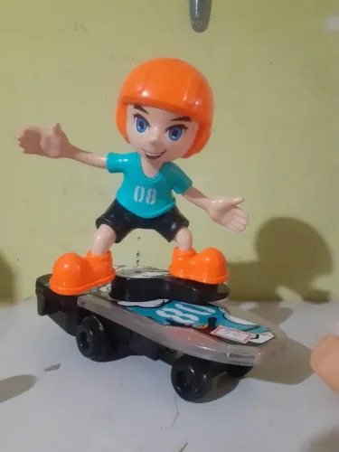 Vende-se Boneco Skatista funcionando esta perfeito