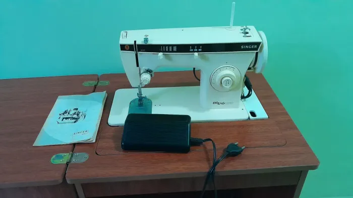 Máquina de costura Singer 247 Zig-zag Luxo toda original. 