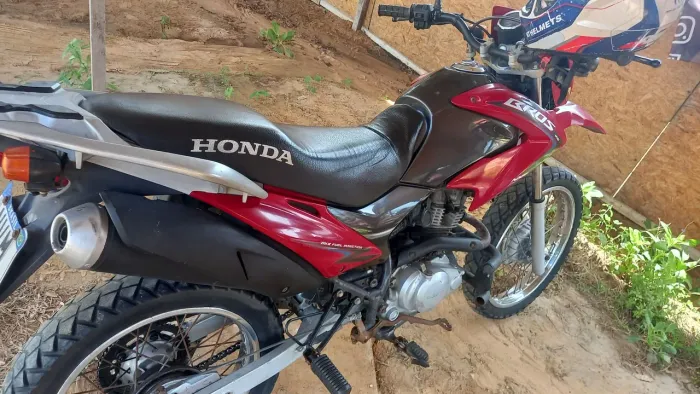 Vendo uma moto Bros super conservada 2012 60.000 km 59 e pouco