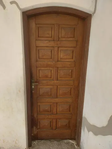Porta sala de madeira maciça