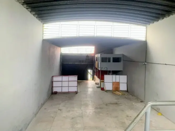 Oportunidade - Galpão Comercial - Bairro Esperança - Jacareí - 500m².