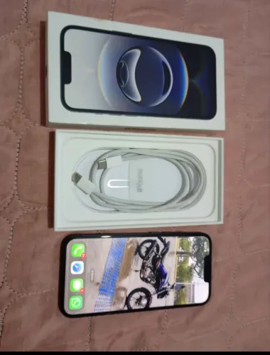iPhone 16e