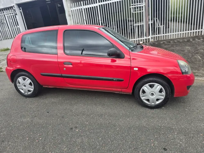 Renault Clio Hi-flex 1.0 16V 3P 2011