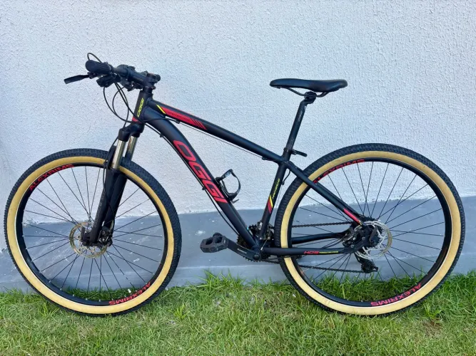 Bicicleta OGGI HACKER HDS ARO 29 MTB - FREIO HIDRÁULICO