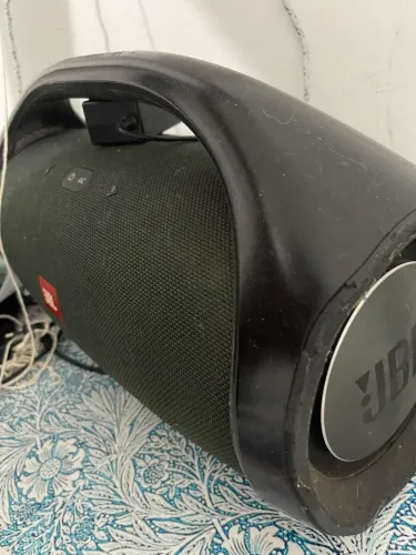 JBL BOMBOX