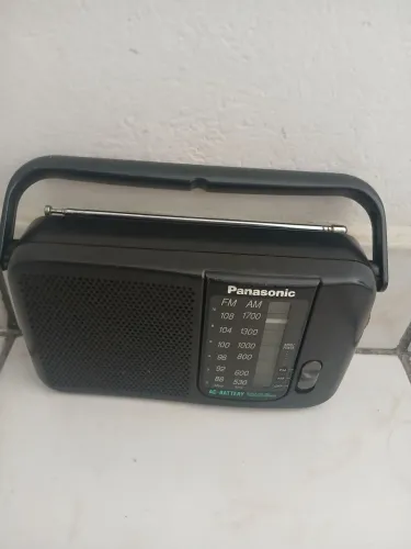 Rádio portátil Panasonic antigo