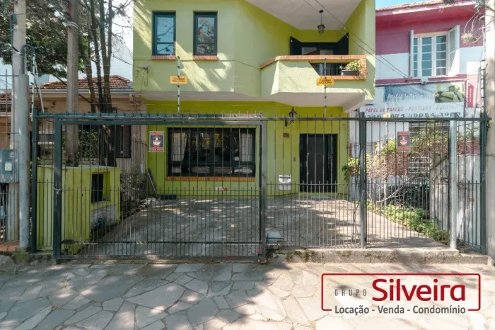 Casa ampla próxima Av Cristóvão Colombo