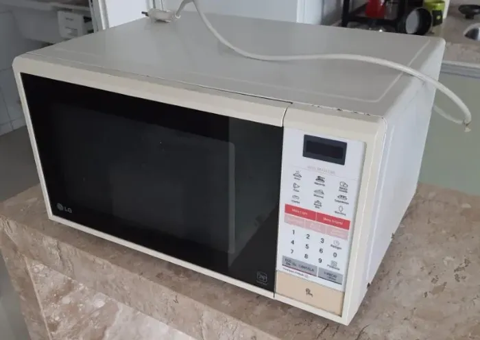 Forno Microondas LG 30L com defeito