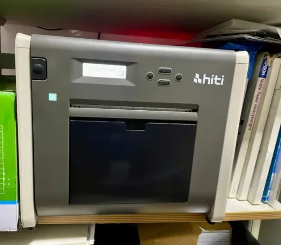 Impressora HiTi P525L Semi Nova com 2 Kits de impressão lacrados na caixa