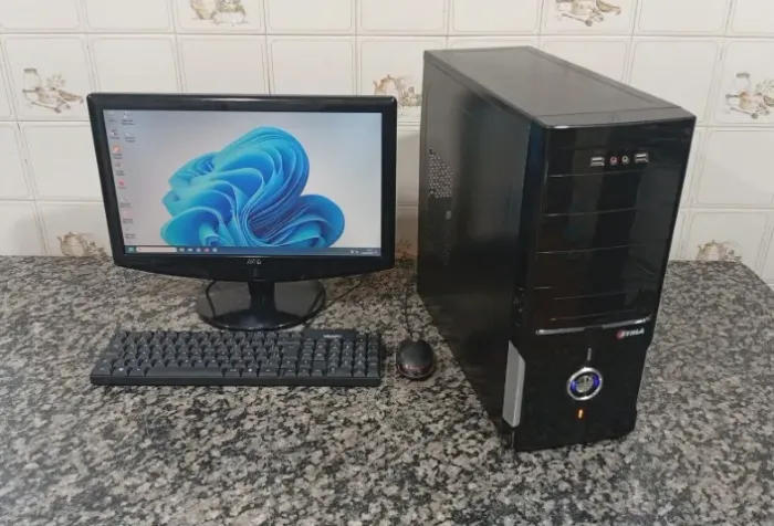 2 Computadores Intel 1155 - 4GB - 500GB - LCD 19