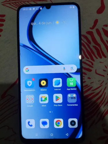 Celular realme 128 GB tem trincado só na película funcionando tudo bateria boa