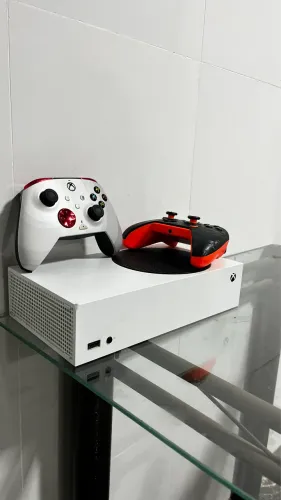 Xbox Series S 512gb + 2 controles