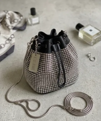 ? LUXO & ESTILO ? Bolsa Bucket da Santa Lolla ? Modelo em malha cristal shin