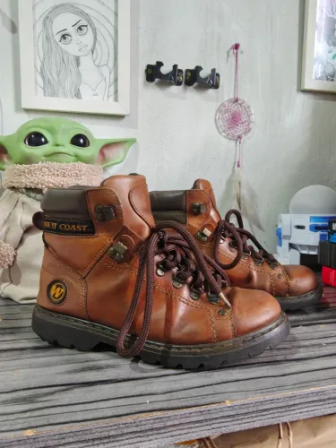 BOTA COURO WORKER CLASSIC<br><br>ANILINA DESTROY<br><br>COFFEE/COFFEE/BROWN