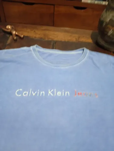 Camiseta Calvin Klein jeans. Estonada .G