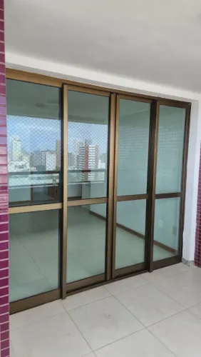 Porta em esquadrilha de aluminio