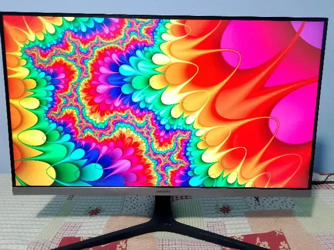 Monitor 4K Samsung UR55 IPS 28 Polegadas (Ótimo Estado) - Usado