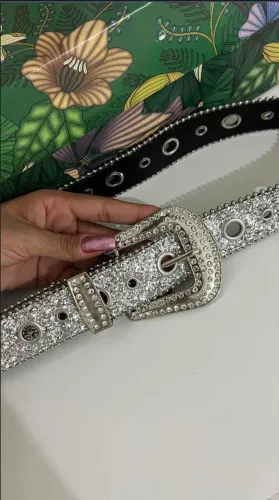 Cinto com strass 