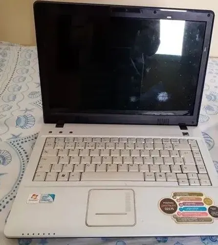 2 Notebooks Positivo. Para usar ou aproveitar peças. 350 reais