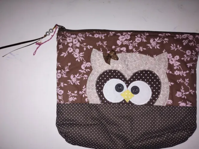 Bolsa de mão/estojo para maquiagem. Artesanal com decoupage texturizada.