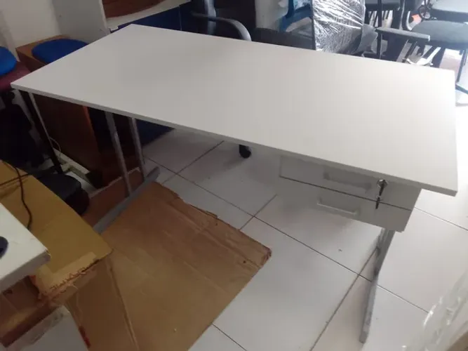 Mesa escritório slim com 02 gavetas 