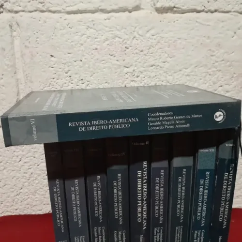 Lote com 10 livros de Direito capas duras Revista Íbero-americana de direito Público