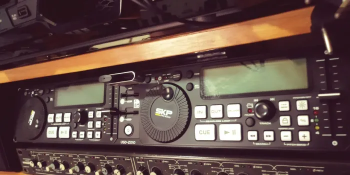 CDJ Profissional com USB SKP lindo e raro!Digital!