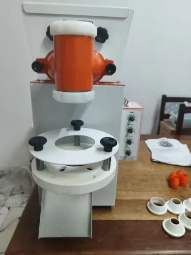 Máquina para SALGADOS ( muito nova )