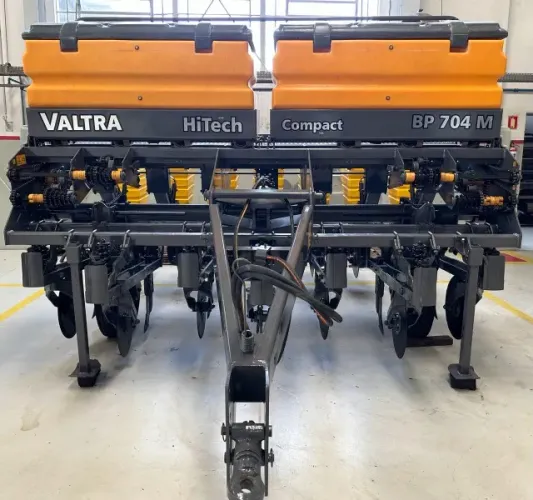 Plantadora Valtra Hitech Compact BP 704M 7 linhas revisada