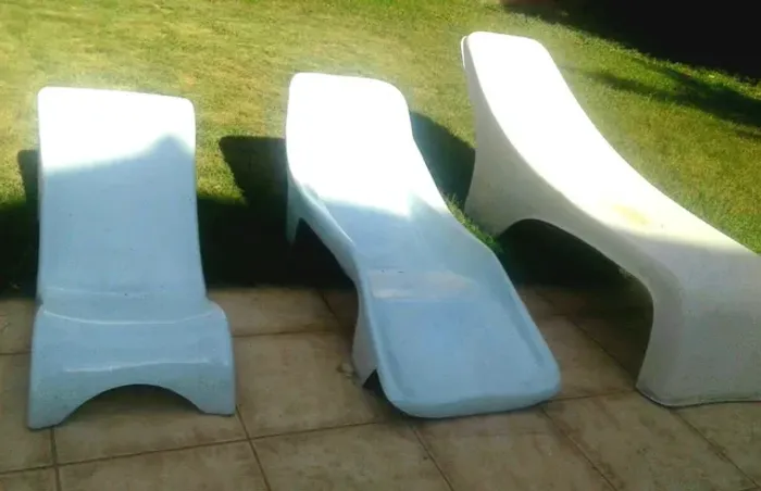 Conj. Com 3 cadeiras de piscina 