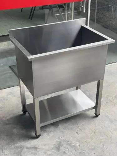 Tanque inox industrial com 80cm de comprimento com prateleira em baixo lisa
