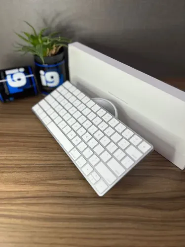 Teclado Apple Magic Keyboard Model A1644 Cor branco