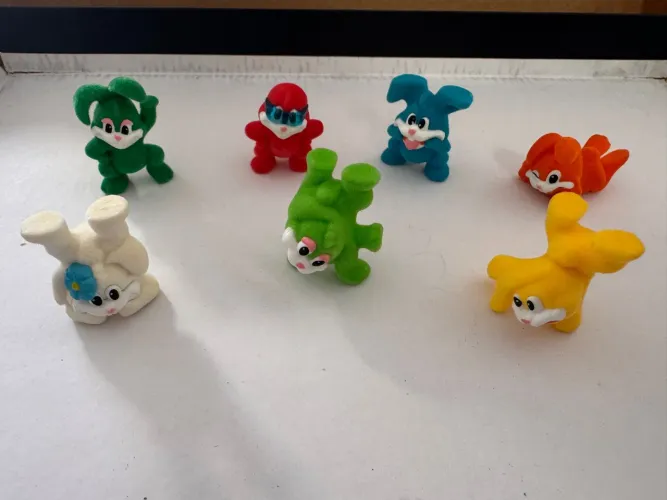 Coleção rara kinder ovo coelhos peluciados  