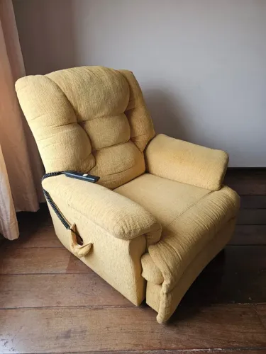 Poltrona reclinavel elétrica  c controle