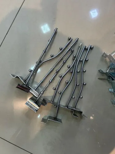 Kit com 7 pçs Cabideiro de Metal Inox para loja.