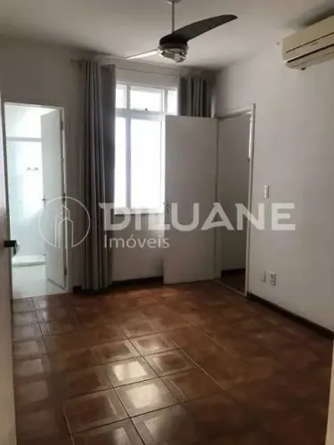 Casa de Vila : Sobrado / Residencial / Glória