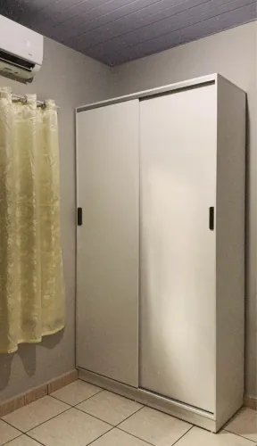 Guarda-roupa de 2 portas de correr 