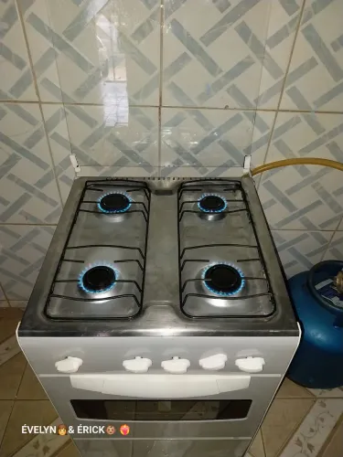 FOGÃO ESMALTEC EXELENTE COM TODAS AS BOCAS NOVAS