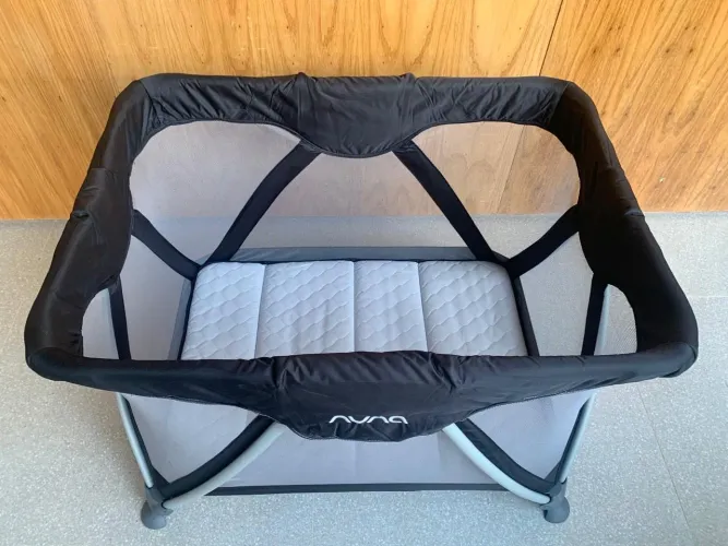 Berço portátil importado NUNA Sena