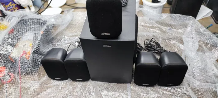 Caixas de som home Britânia 
