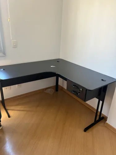 Mesa angular 1,40x1,40 com 2 gavetas novo 