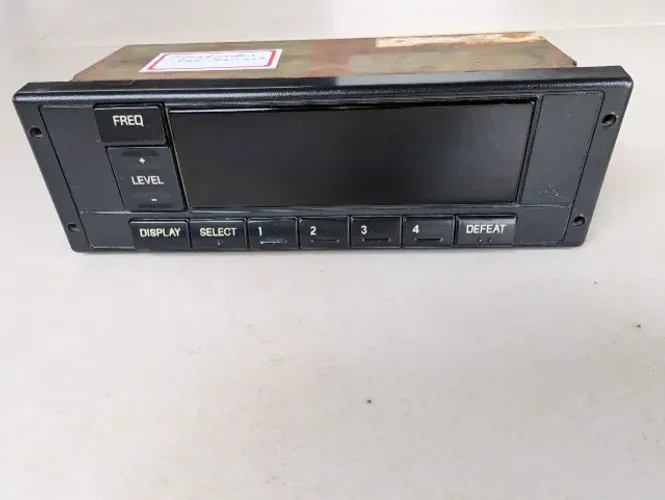 EQUALIZADOR FIC FORD p/ CD PLAYER ESCORT XR3 EUROPEU 93-95 ( não funciona / sem garantia )