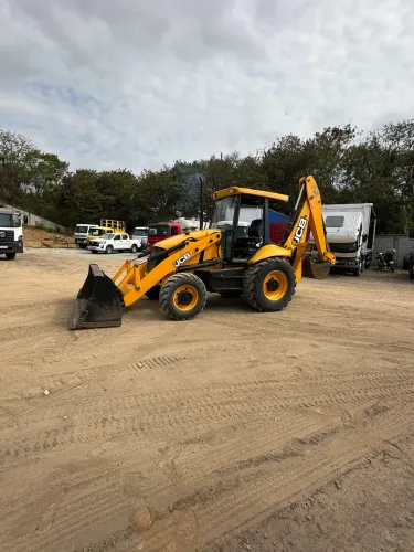 Retroescavadeira JCB 3C 2012 4X4