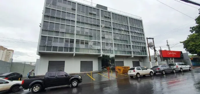 Prédio com 5 pavimentos e com mais de 2.000 m² próximo à Santa Casa