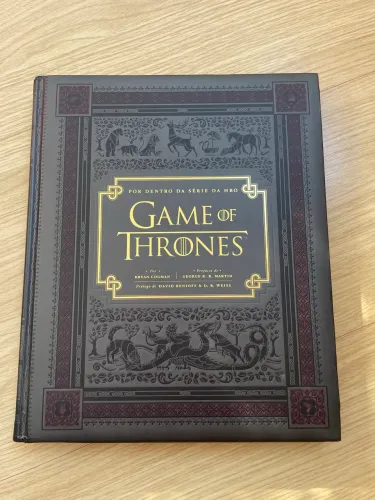 Livro por dentro da série Game of Thrones