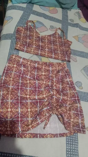 Conjunto Top Cropped e Saia Estampado