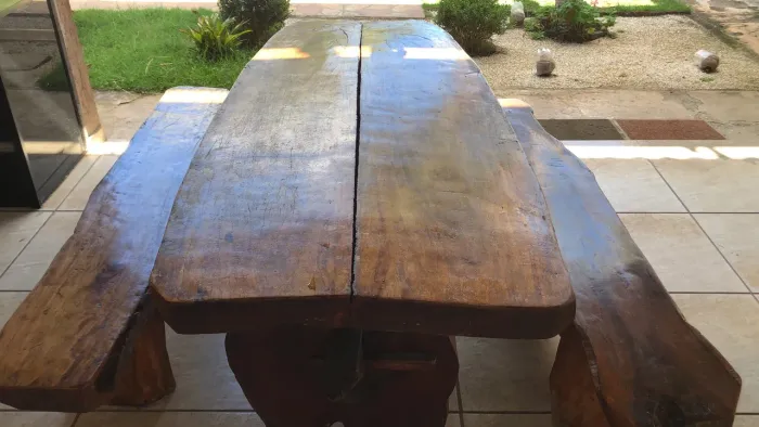 Vendo ou troco Mesa Rustica Madeira Maciça Angelim 2mts+2 Bancos- 6 lugares