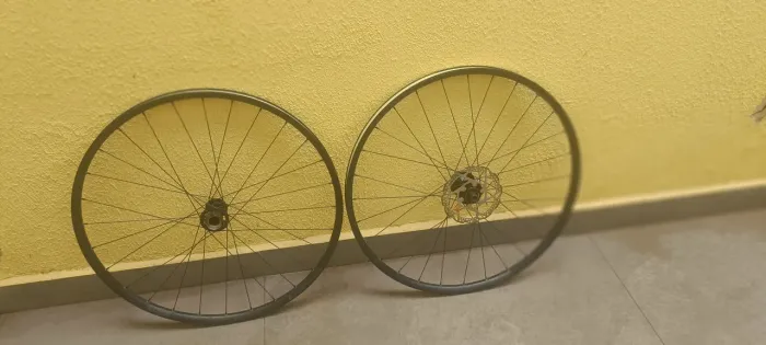 Roda Cannondale left Ocho stam crest2