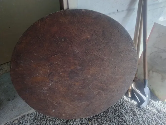 Tampo de mesa redondo em madeira